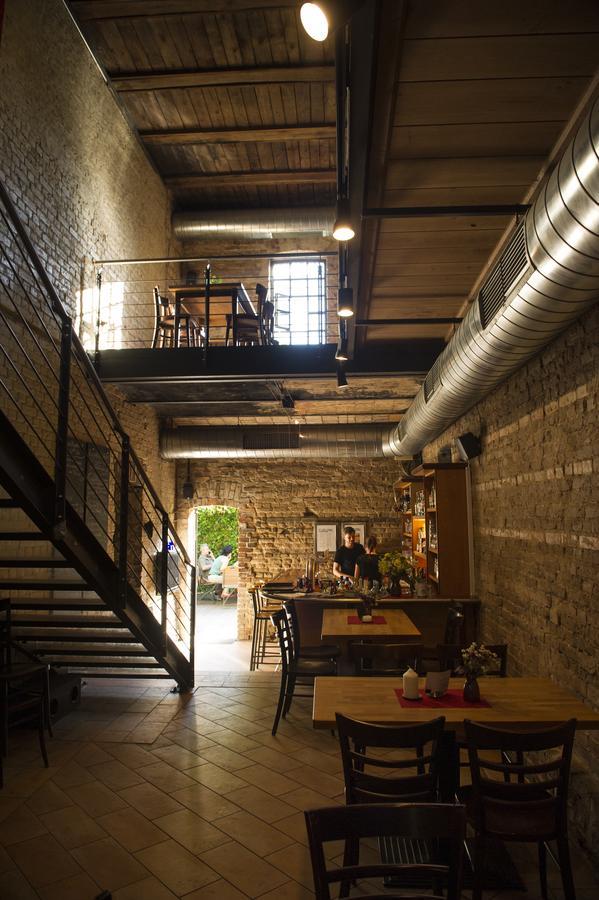 Basiskulturfabrik Oeko-Hotel Нойштреліц Екстер'єр фото